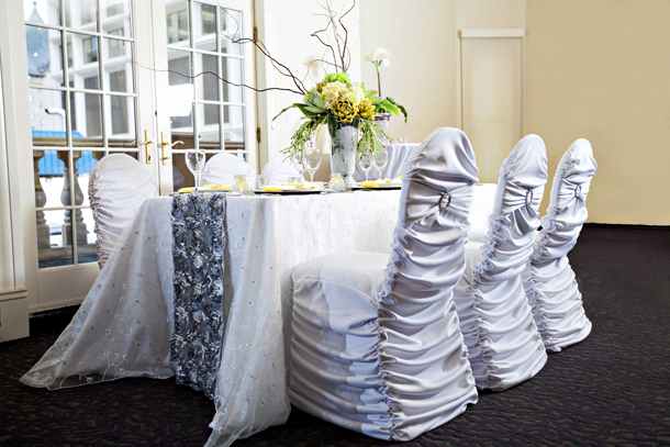 Универсальные чехлы на стулья на свадьбу и банкеты | Trash can, Home