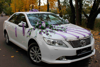 Как украсить свадебный автомобиль